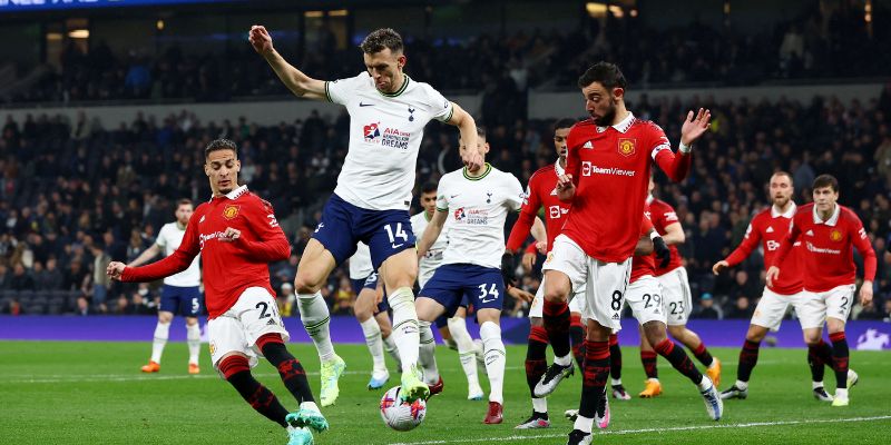 Man United vs Tottenham có nửa đầu mùa giải đối lập 